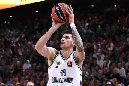 Αυτά έκανε ο Μήτογλου στην τρομερή εμφάνισή του απέναντι στην Παρί