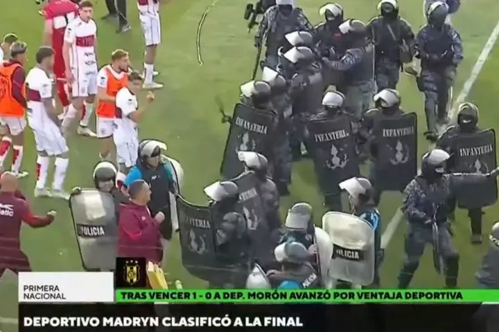 Χάος στο Ντεπορτίβο Μαδρίν – Μορόν: Ένταση μεταξύ παικτών, ξύλο, σπρέι πιπεριού και παρέμβαση της αστυνομίας