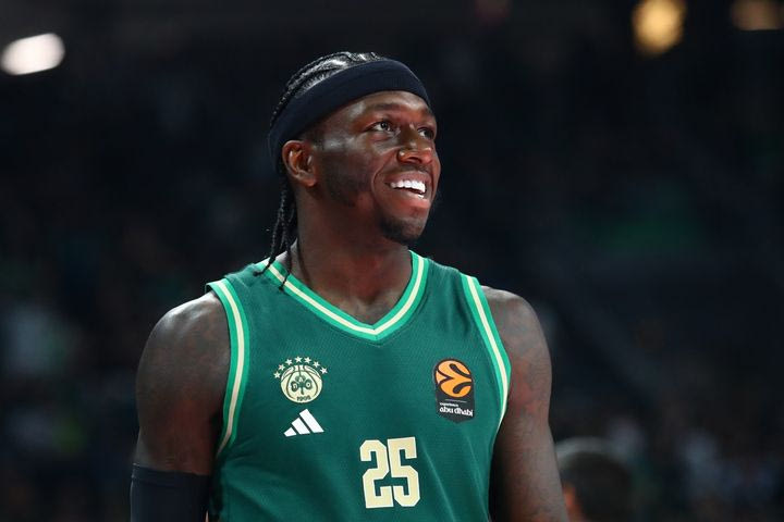 Παναθηναϊκός – Παρτίζαν: “Βομβαρδισμός” από την περίμετρο