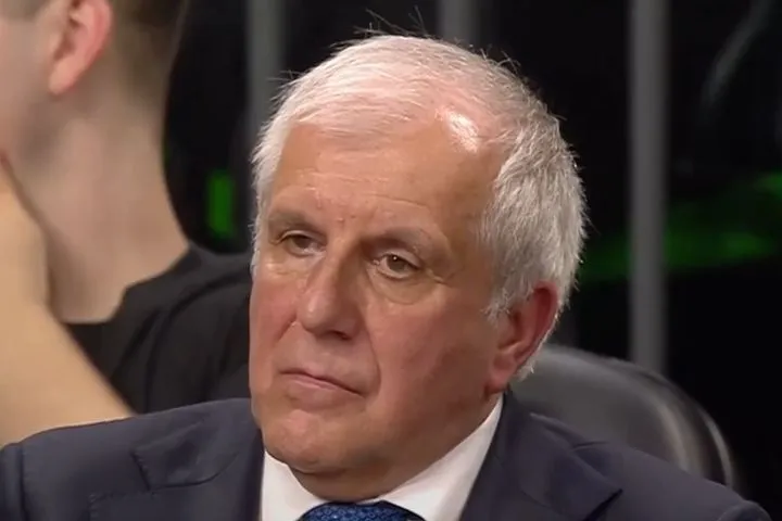 Το VIDEO του SPORT24 με το κενό βλέμμα του Ομπράντοβιτς στην αναμέτρηση της Παρτίζαν με τον Παναθηναϊκό AKTOR
