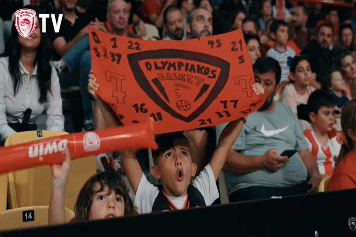 Η παρακάμερα του Ολυμπιακός – Ηρακλής: Η ενέργεια και τα χαμόγελα των φιλάθλων στο ΣΕΦ