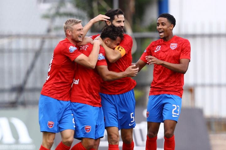 Ελλάς Σύρου – Πανιώνιος 1-2: Οι κυανέρυθροι πήραν το πολύτιμο τρίποντο με ανατροπή και έμειναν στο κυνήγι της Καλαμάτας