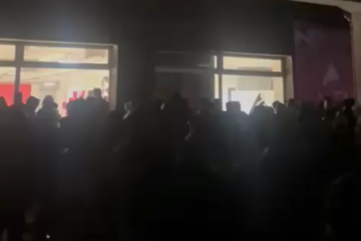 Παρτίζαν: Χάος έξω από την Belgarde Arena, οπαδοί της προσπάθησαν να εισβάλουν στο γήπεδο