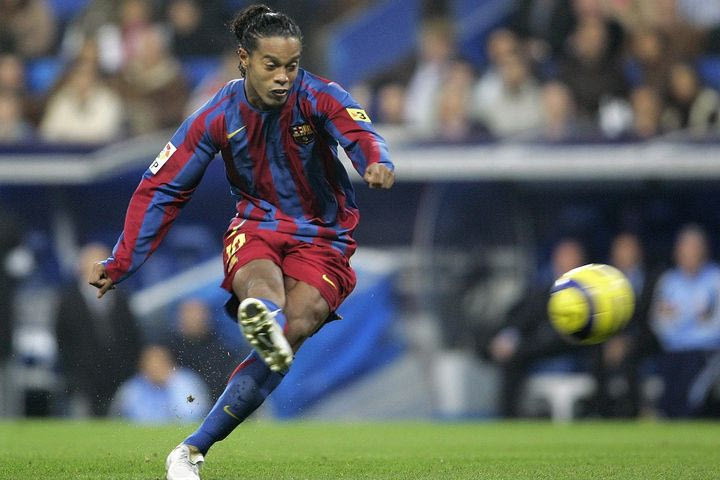 Ο Ροναλντίνιο θυμήθηκε το ρεσιτάλ του κόντρα στην Ρεάλ πριν από 20 χρόνια, που υποχρέωσε το κοινό στο Μπερναμπέου να τον χειροκροτήσει