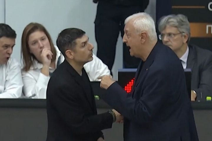 Περιστέρι – ΑΕΚ: Παρεξήγηση Ξανθόπουλου-Σάκοτα για ένα τάιμ άουτ