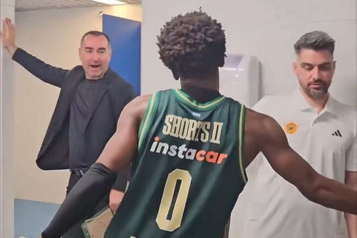 Το "μπράβο ρε μα@@κα" του Καμπερίδη στον Σορτς όταν μπήκε στα αποδυτήρια