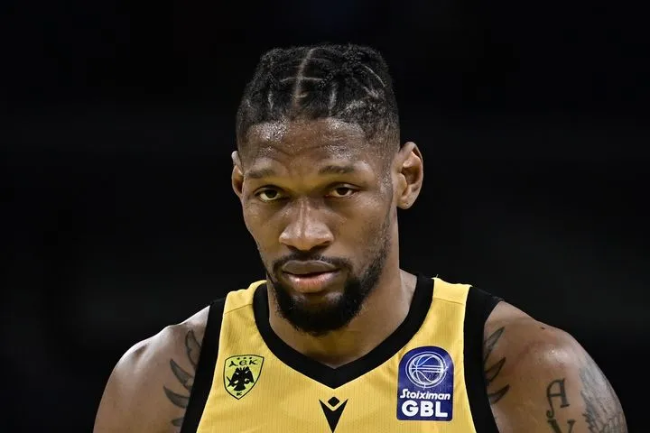 ΑΕΚ: Διπλό πρόβλημα με Σίλβα και Φλιώνη