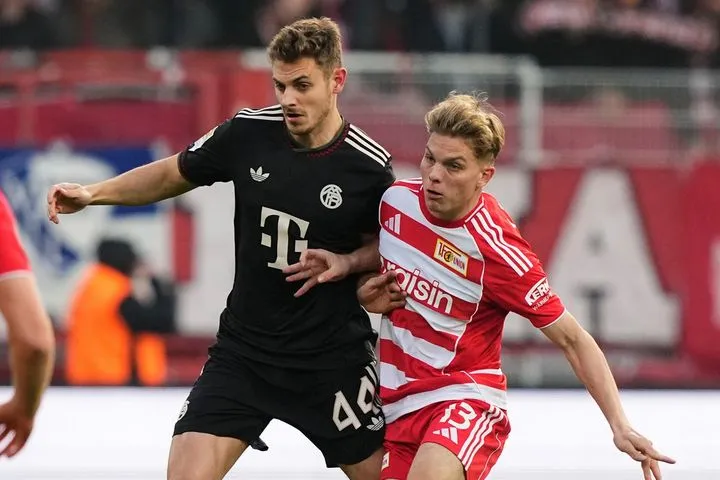 Μπάγερν: H άσχημη πάσα του Στάνισιτς, που έγινε επική αντίδραση, μόλις είδε το αδιανόητο γκολ του Ντίας