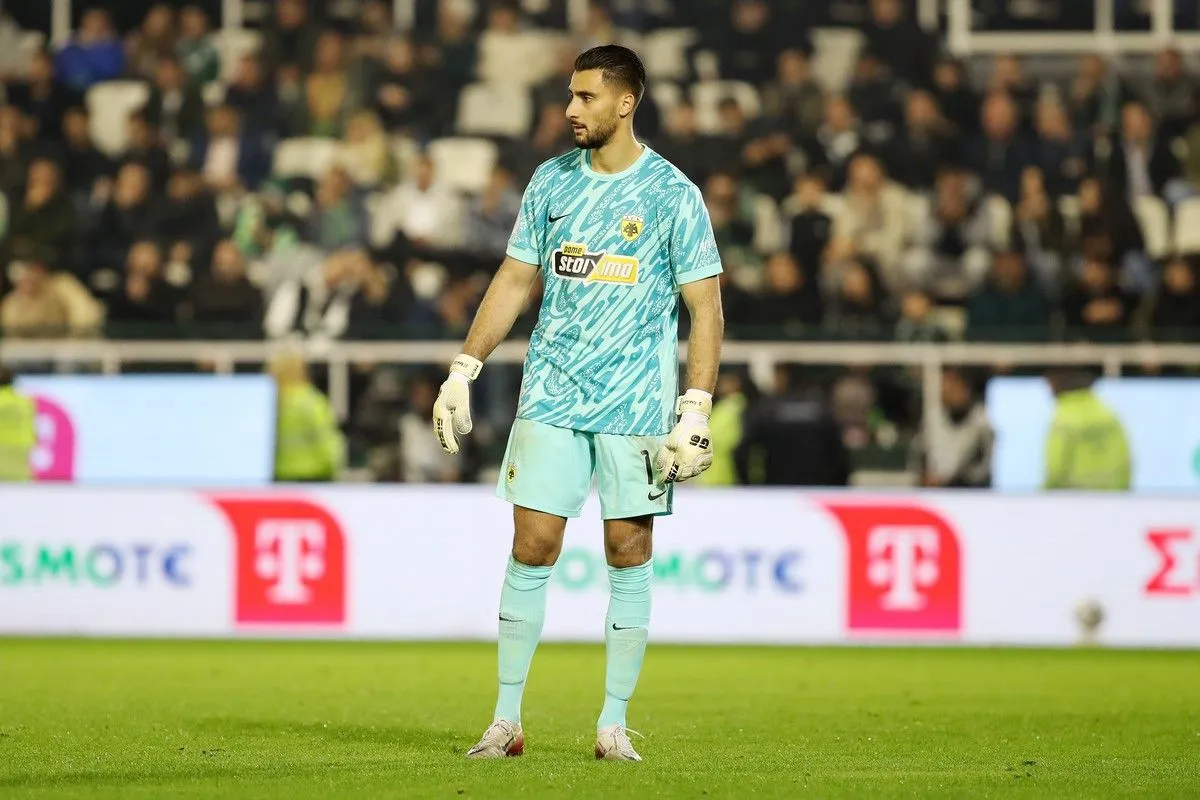 Ο Στρακόσα γλίστρησε και ο Τετέ με κεφαλιά μείωσε για τον Παναθηναϊκό σε 2-1