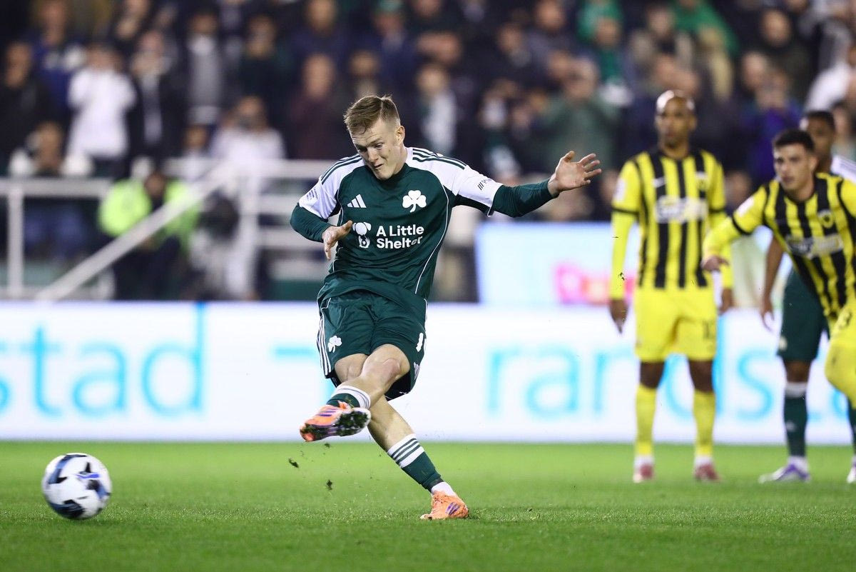 Ο Στρακόσα απέκρουσε το πέναλτι του Σβιντέρσκι, που δόθηκε μετά από on-field review για μαρκάρισμα του Πήλιου στον Τετέ