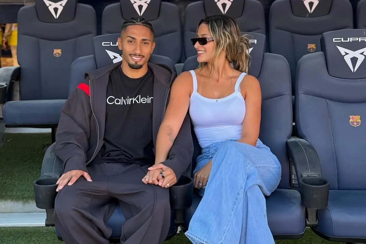 Μπαρτσελόνα: Οικογενειακές στιγμές στο ανακαινισμένο Καμπ Νόου για τον Ραφίνια και την σύζυγό του Ναταλία Μπελόλι Μπαρτσελόνα: Οικογενειακές στιγμές στο ανακαινισμένο Καμπ Νόου για τον Ραφίνια και την σύζυγό του Ναταλία Μπελόλι