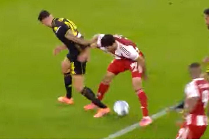 Stoiximan Super League: Η ανάλυση του Λανουά για τη φάση του Ταρέμι, που ο Ολυμπιακός ζήτησε πέναλτι και το ακυρωθέν γκολ του Γιόβιτς στο ΑΕΚ – Παναιτωλικός