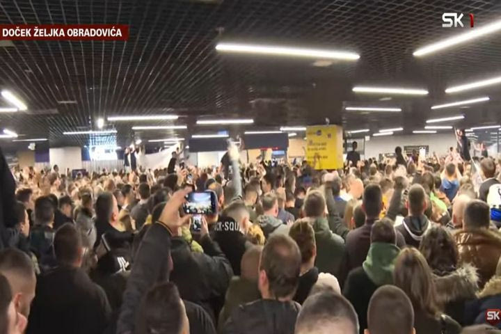 Παρτίζαν: Σε αποθεωτική ατμόσφαιρα, χιλιάδες οπαδοί κατέκλυσαν το “Νίκολα Τέσλα” για την υποδοχή του Ομπράντοβιτς