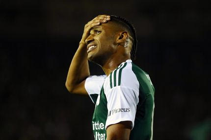 Στο δοκάρι το δυνατό σουτ του Τετέ, μεγάλη απόκρουση του Τσιφτσή