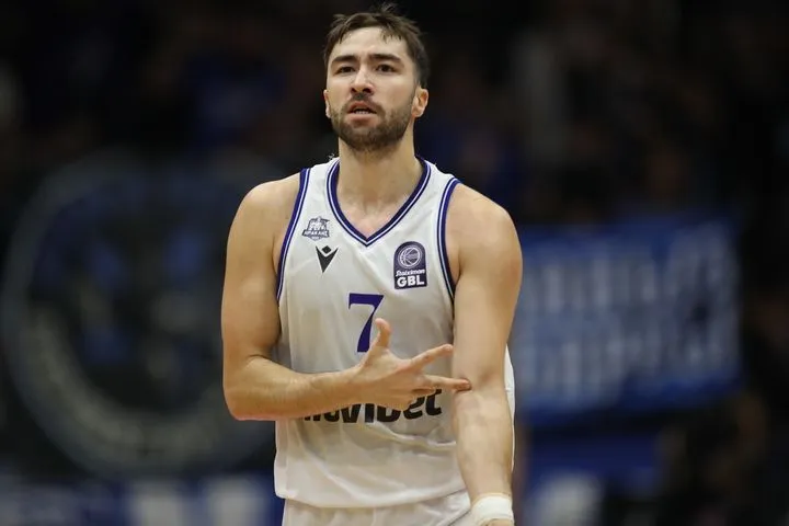 Ηρακλής – Κολοσσός: Ο Τσιακμάς πήρε “φωτιά” με 15 πόντους και 4/5 τρίποντα σε 8 λεπτά