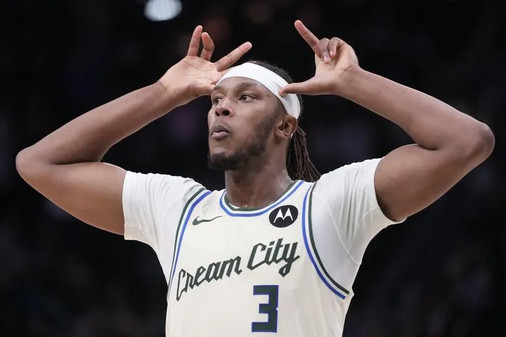 NBA: Οι – δίχως Γιάννη – Μπακς πάλεψαν, αλλά ηττήθηκαν στην παράταση από τους Σίξερς του 54άρη Μάξι