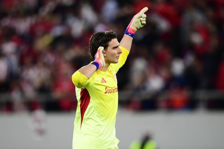 Ολυμπιακός – Ρεάλ: Η συγκλονιστική φωτογραφία του Τζολάκη με το χέρι στο αυτί μετά το γκολ του Τσικίνιο