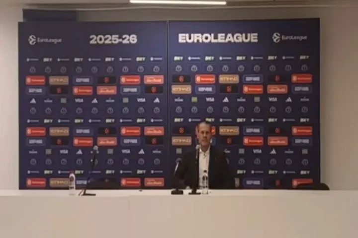 EuroLeague: Ο Μαρτίνεθ μίλησε μόλις 5 δευτερόλεπτα, είπε το σκορ και αποχώρησε από τη Συνέντευξη Τύπου του Παρί – Βαλένθια