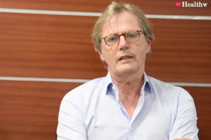 Νικ Φαν Ντάικ: Ποιος είναι ο 74χρονος διάσημος ορθοπαιδικός χειρουργός που θα αναλάβει τον Ματίας Λεσόρ