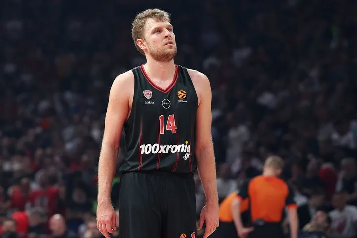 Βεζένκοβ: “Οι χειριστές του Ερυθρού Αστέρα έκριναν το ματς, να μάθουμε, γιατί επαναλαμβάνεται αυτή η εικόνα στα δεύτερα ημίχρονα”