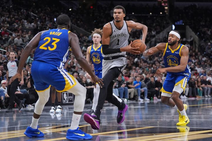 NBA: Απών για τις επόμενες εβδομάδες ο Βικτόρ Γουεμπανιαμά λόγω θλάσης στη γάμπα