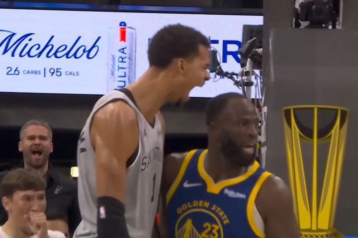 NBA: Ο Γουεμπανιαμά κάρφωσε μπροστά στην Γκριν και μετά του φώναζε στο πρόσωπο