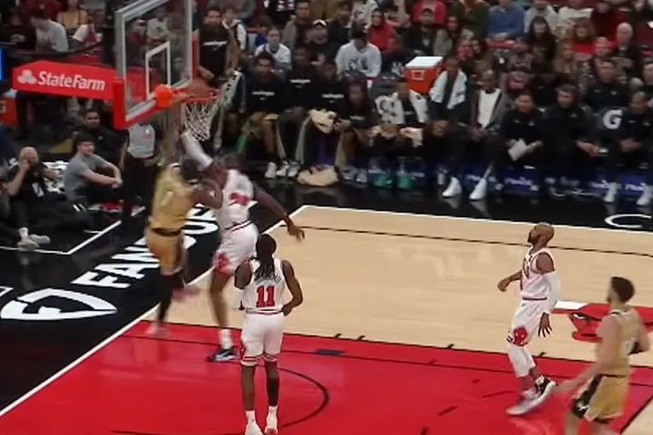 NBA: Ο Γουίτμορ δεν είδε αντίπαλο και κάρφωσε μπροστά στον Σμιθ για την κορυφή του Top-10