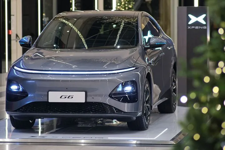 Οι ενδιαφερόμενοι για το Xpeng G6 SUV μπορούν να σπεύσουν στο Golden Hall να το δουν από κοντά
