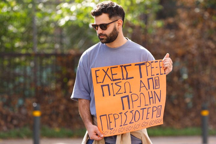 Μαραθώνιος Αθήνας: Το φοβερό σύνθημα σε γυναίκα δρομέα για τους πρώην συντρόφους της