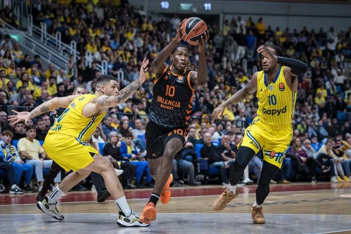 Μακάμπι – Βαλένθια 85-82: Μπαίνει ξανά στο κόλπο για το Play-In η ομάδα του Τελ Αβίβ