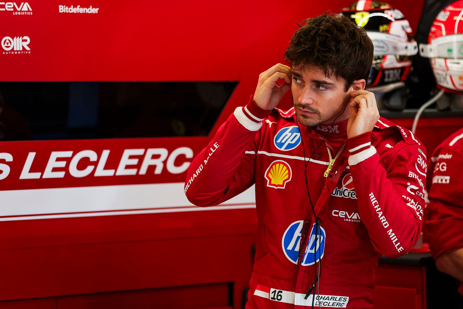 O Λεκλέρ διαμηνύει στη Ferrari “τώρα ή ποτέ” για το 2026, με την Aston Martin στο φόντο για το 2027