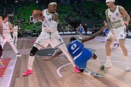 Τρόμος με Χολμς, ο Ράιτ-Φόρμαν έπεσε στο πόδι του και τον τραυμάτισε ελαφρά