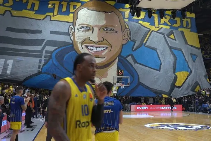 Μακάμπι Τελ Αβίβ: Στιγμές συναισθηματικής φόρτισης πριν το πρώτο τζάμπολ της EuroLeague στο Ισραήλ μετά από δύο χρόνια