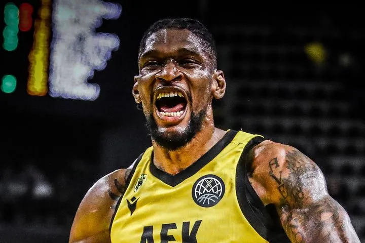 Τι ισχύει με το συμβόλαιο του Κρις Σίλβα και ποιες είναι οι σκέψεις της ΑΕΚ για τον σταρ ψηλό της