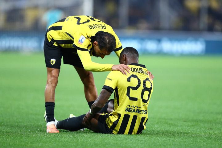 ΑΕΚ: Πρόβλημα με Οντουμπάτζο, αποχώρησε τραυματίας από την αναμέτρηση κόντρα στον ΟΦΗ