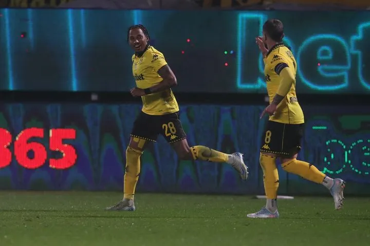 Υποδειγματική αντεπίθεση για τον Άρη, ο Ντούντου με προβολή έδωσε το προβάδισμα στους κιτρινόμαυρους