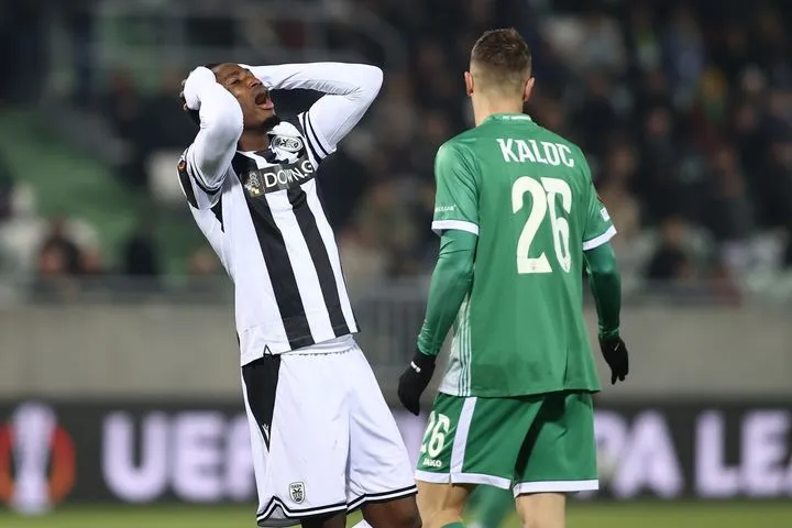 Δυνατό ξεκίνημα του ΠΑΟΚ στο δεύτερο μέρος, το σουτ του Μπάμπα πέρασε ελάχιστα άουτ