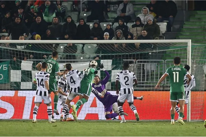 Αδράνεια στην άμυνα του ΠΑΟΚ, ο Βερντόν με κεφαλιά από κοντά ισοφάρισε σε 2-2