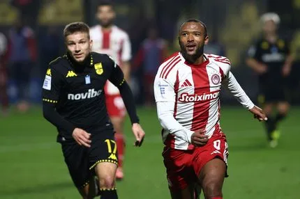 Οι δύο αποβολές και οι καλύτερες στιγμές από τη λευκή ισοπαλία ανάμεσα σε Άρη και Ολυμπιακό