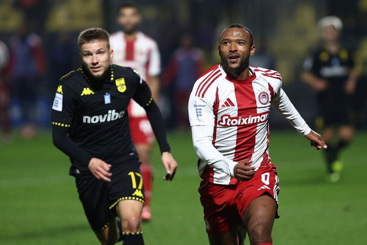 Οι δύο αποβολές και οι καλύτερες στιγμές από τη λευκή ισοπαλία ανάμεσα σε Άρη και Ολυμπιακό