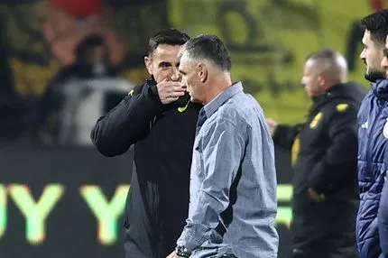 Μεντιλίμπαρ και Χιμένεθ έφυγαν αγκαλιασμένοι για τα αποδυτήρια μετά το τέλος της αναμέτρησης