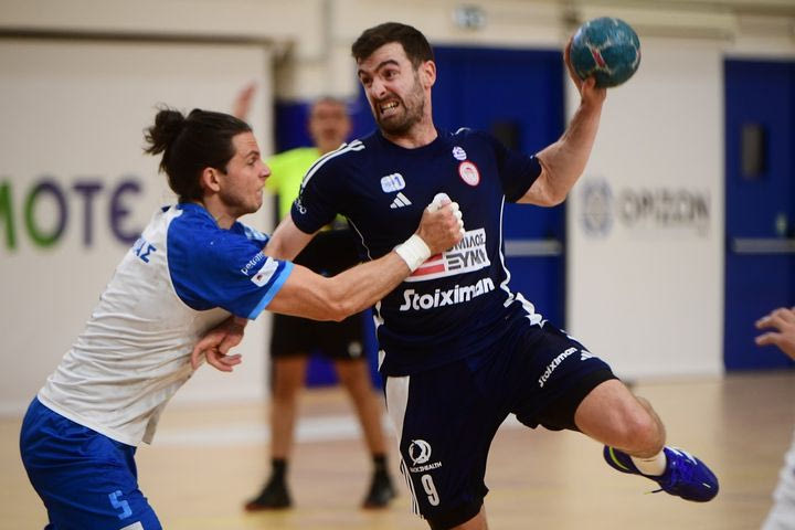 Δούκας – Ολυμπιακός 27-47: Οι σαρωτικοί ερυθρόλευκοι πήραν το εισιτήριο για τα προημιτελικά του Κυπέλλου Χάντμπολ Ανδρών