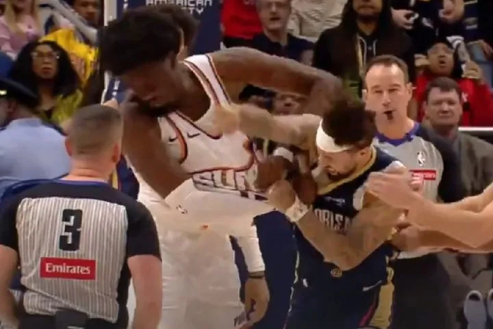 Απίστευτα μπουνίδια στο Πέλικανς - Σανς: Γκαρντ του 1μ.83 πάλεψε με σέντερ των 2μ.16