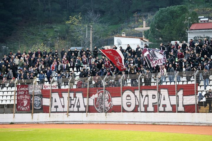 Λεβαδειακός – ΑΕΛ Novibet: Όμορφες εικόνες στις εξέδρες με φιλάθλους των δύο ομάδων