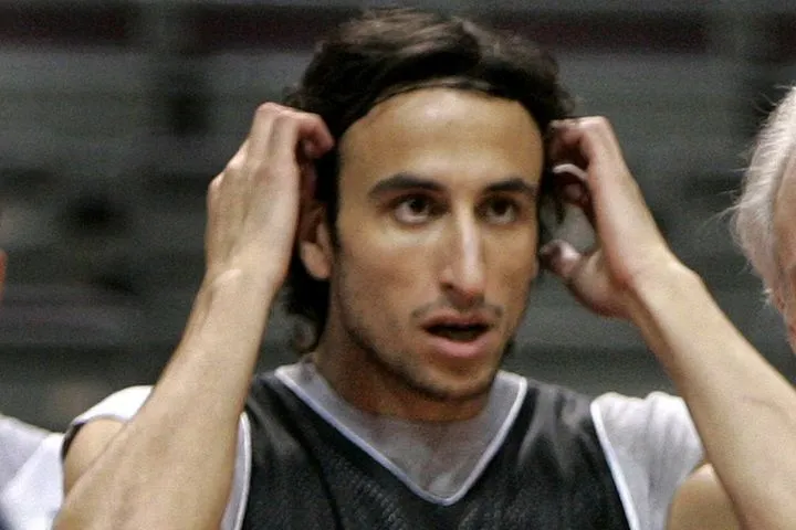 Ο Μανού Τζινόμπιλι έκανε το πιο υπέροχο tweet στο φινάλε του 2025: Τα πέντε δευτερόλεπτα απέναντι στον Μάικλ Τζόρνταν