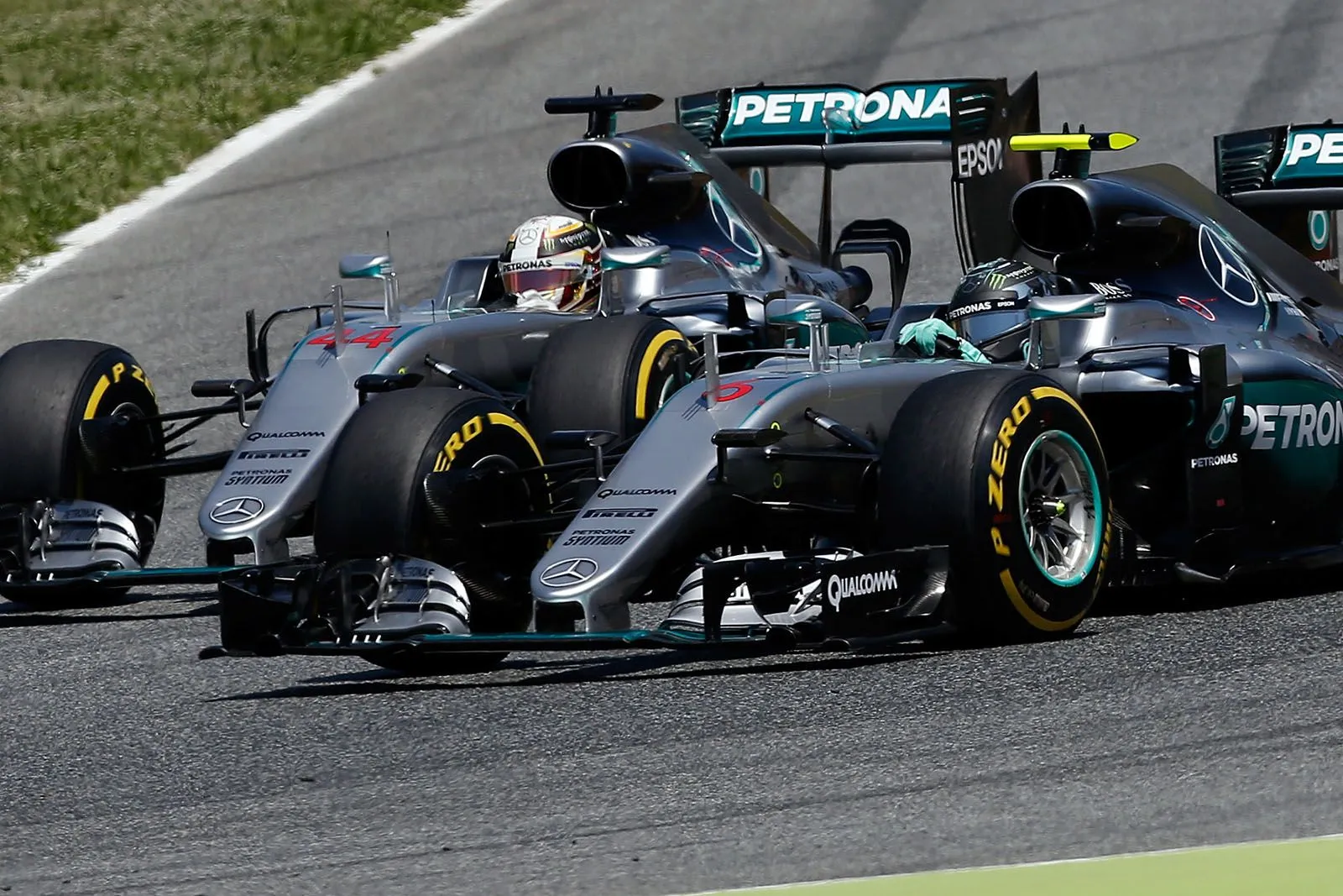 Ο Ρόσμπεργκ αποκάλυψε το απίστευτο ποσό του πλήρωσαν με τον Χάμιλτον για το ατύχημά τους στη Βαρκελώνη το 2016