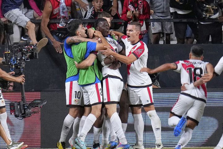 Η Βαγιεκάνο προσγείωσε απότομα την Ατλέτικο μετά την τεσσάρα επί της Μπαρτσελόνα στο Κύπελλο Ισπανίας