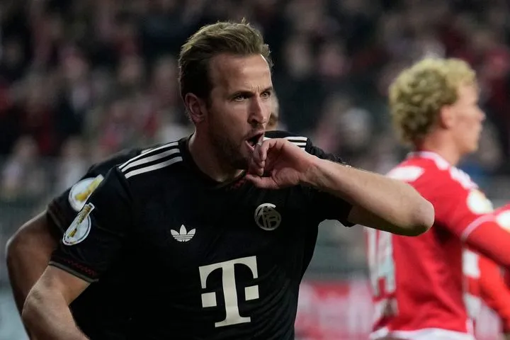 Ουνιόν Βερολίνου – Μπάγερν 2-3: Οι Βαυαροί δυσκολεύτηκαν, όμως πήραν το εισιτήριο για τους 8 του Κυπέλλου Γερμανίας