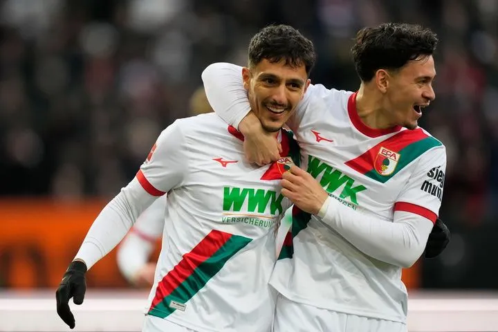 Bundesliga: Με σούπερ Γιαννούλη η Άουγκσμπουργκ πήρε νίκη-ανάσα κόντρα στη Λεβερκούζεν, άνετο τρίποντο η Μπάγερν στην έδρα της Στουτγκάρδης με χατ-τρικ Κέιν