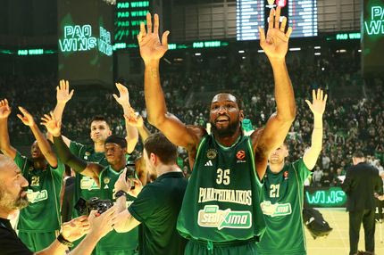 Αποθέωση στο Telekom Center Athens για τους παίκτες του Παναθηναϊκού AKTOR μετά τη σπουδαία νίκη επί της Χάποελ